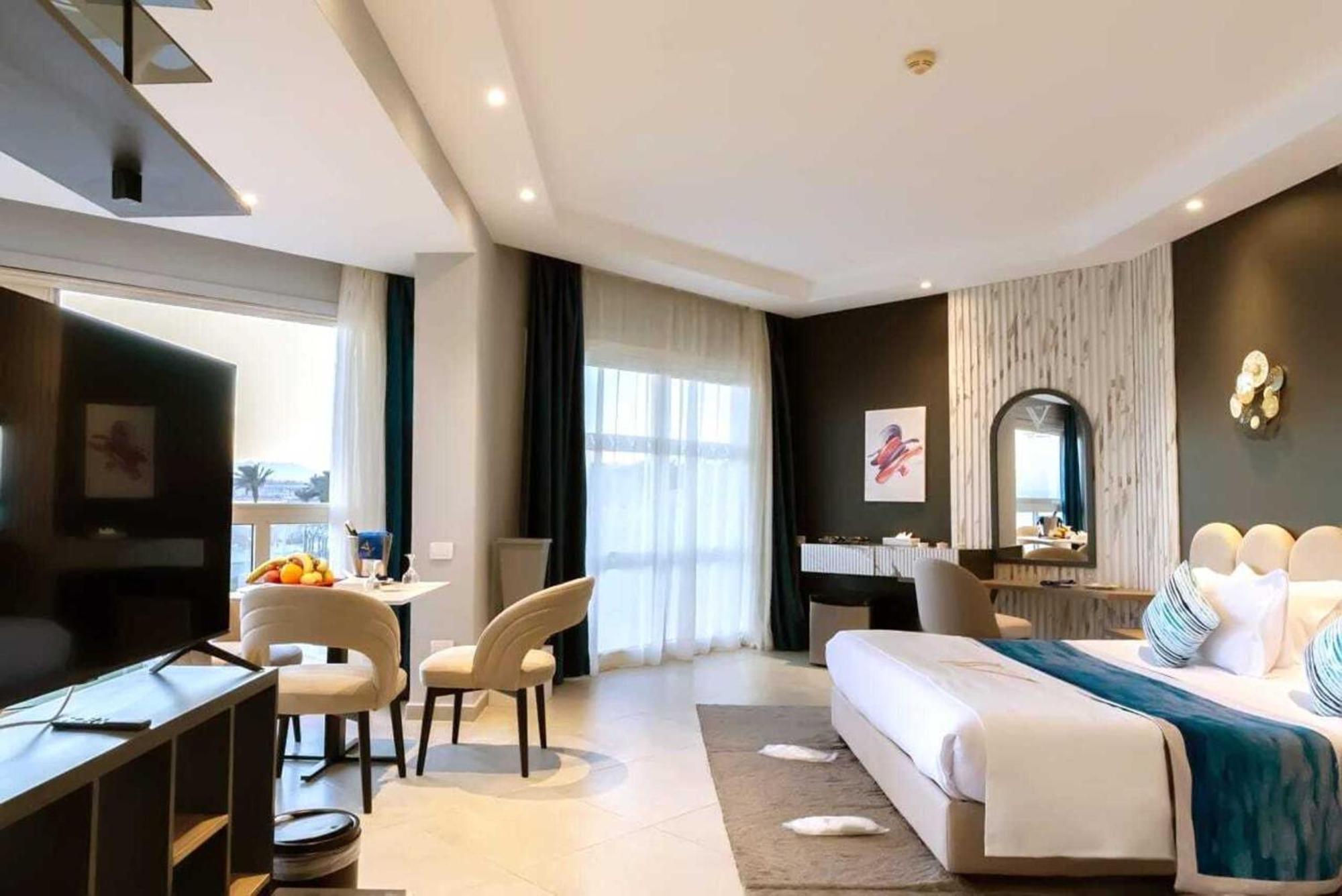 The V Luxury Resort Sahl Hasheesh Hurghada Extérieur photo A room at the hotel