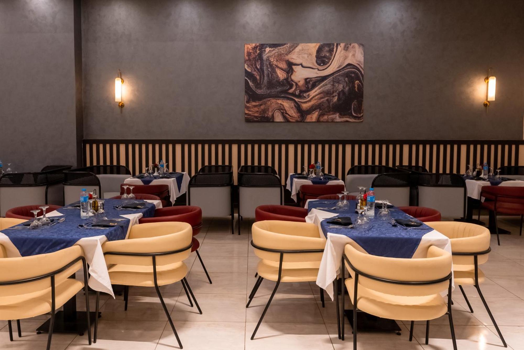 The V Luxury Resort Sahl Hasheesh Hurghada Extérieur photo The interior of the restaurant