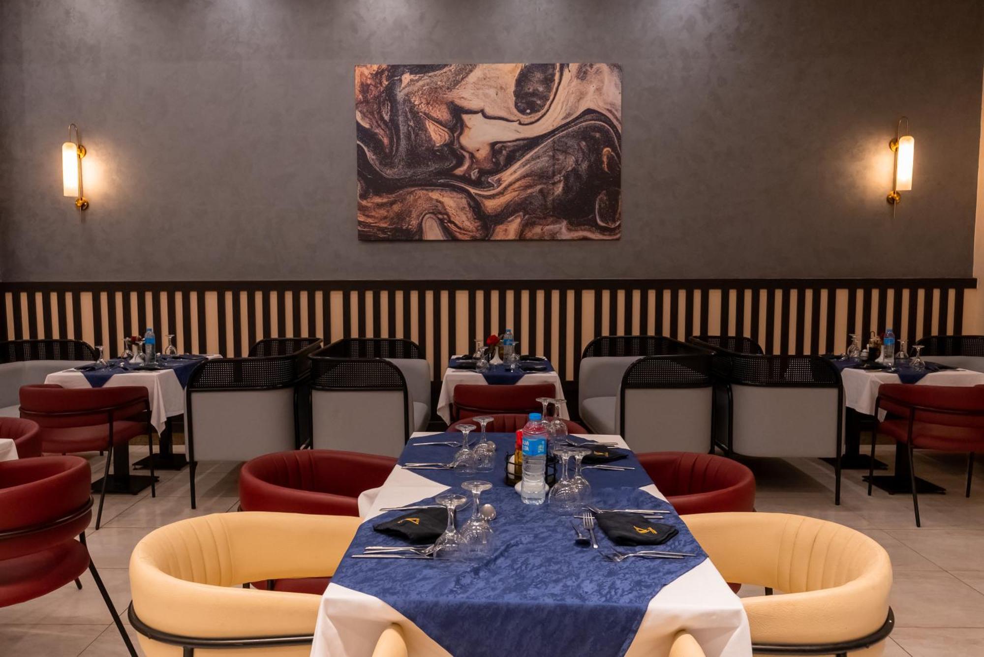 The V Luxury Resort Sahl Hasheesh Hurghada Extérieur photo The interior of the restaurant