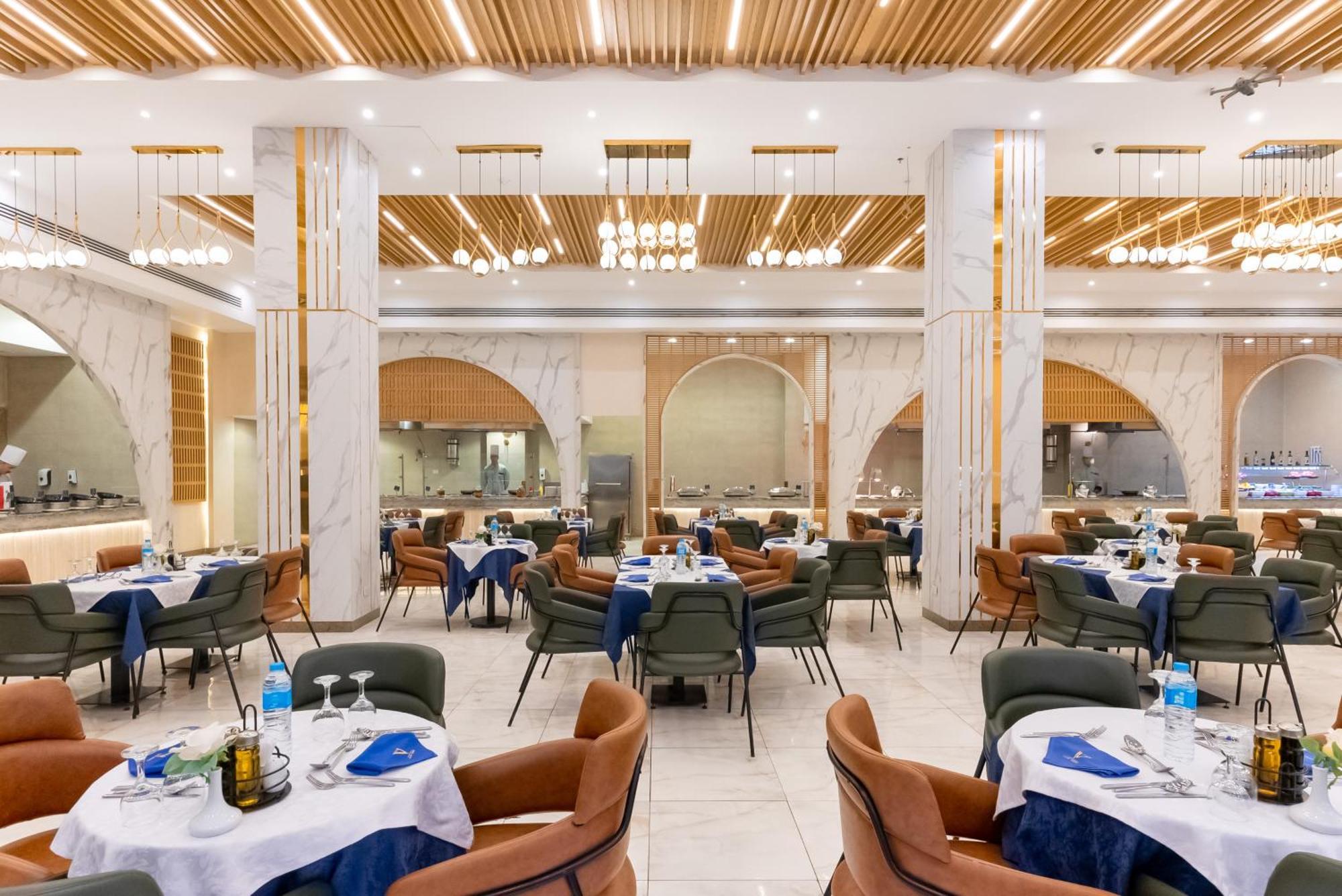 The V Luxury Resort Sahl Hasheesh Hurghada Extérieur photo The interior of the restaurant