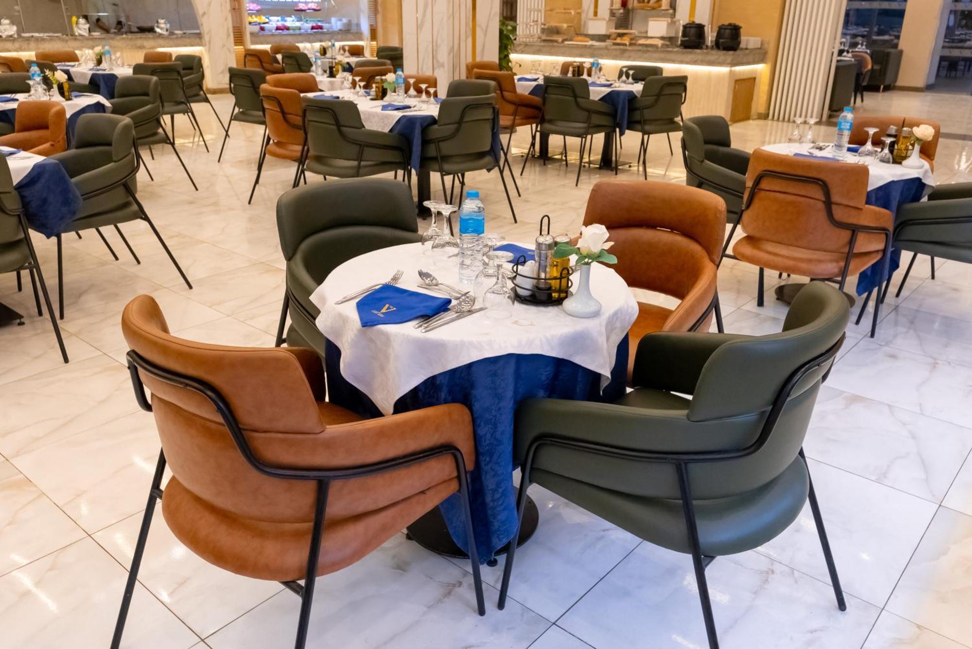 The V Luxury Resort Sahl Hasheesh Hurghada Extérieur photo The interior of the restaurant