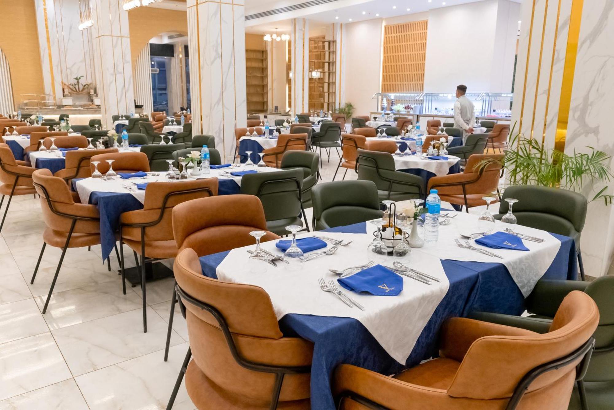 The V Luxury Resort Sahl Hasheesh Hurghada Extérieur photo The restaurant at the hotel