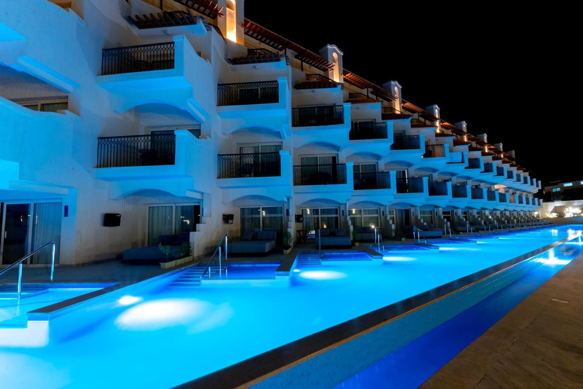 The V Luxury Resort Sahl Hasheesh Hurghada Extérieur photo The swimming pool at the hotel