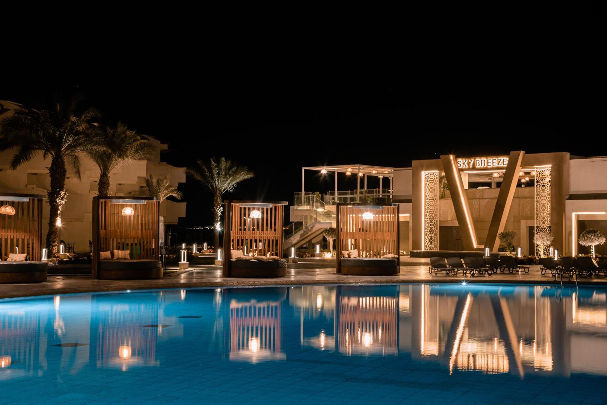The V Luxury Resort Sahl Hasheesh Hurghada Extérieur photo The resort at night