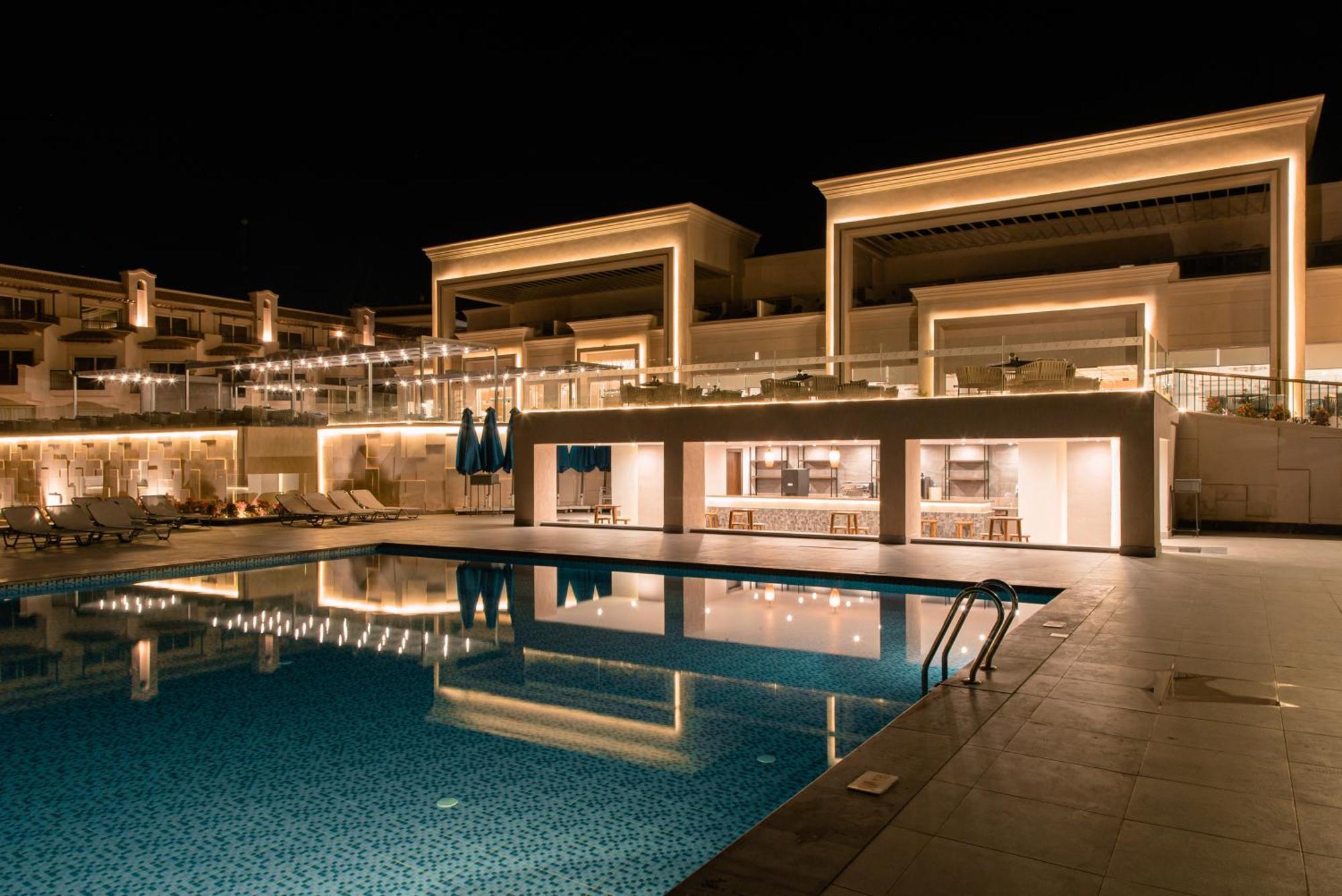 The V Luxury Resort Sahl Hasheesh Hurghada Extérieur photo The resort at night