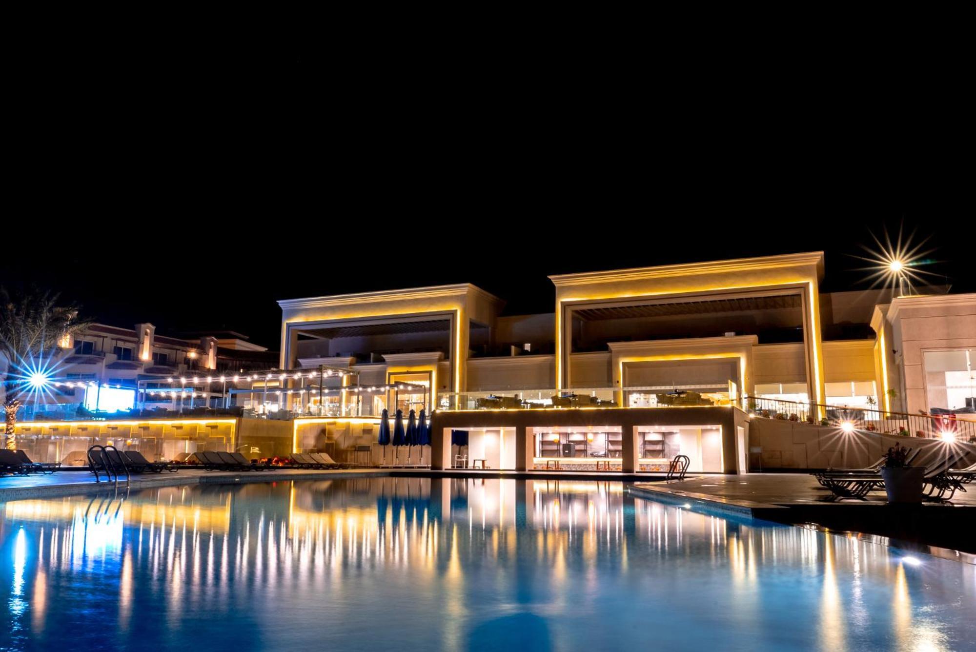 The V Luxury Resort Sahl Hasheesh Hurghada Extérieur photo The resort at night