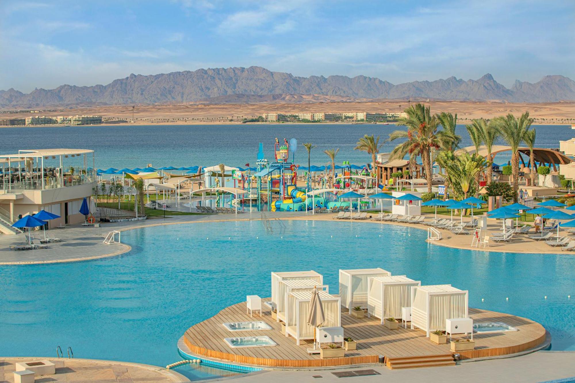 The V Luxury Resort Sahl Hasheesh Hurghada Extérieur photo View of the Red Sea from the Hilton Sharm El Sheikh