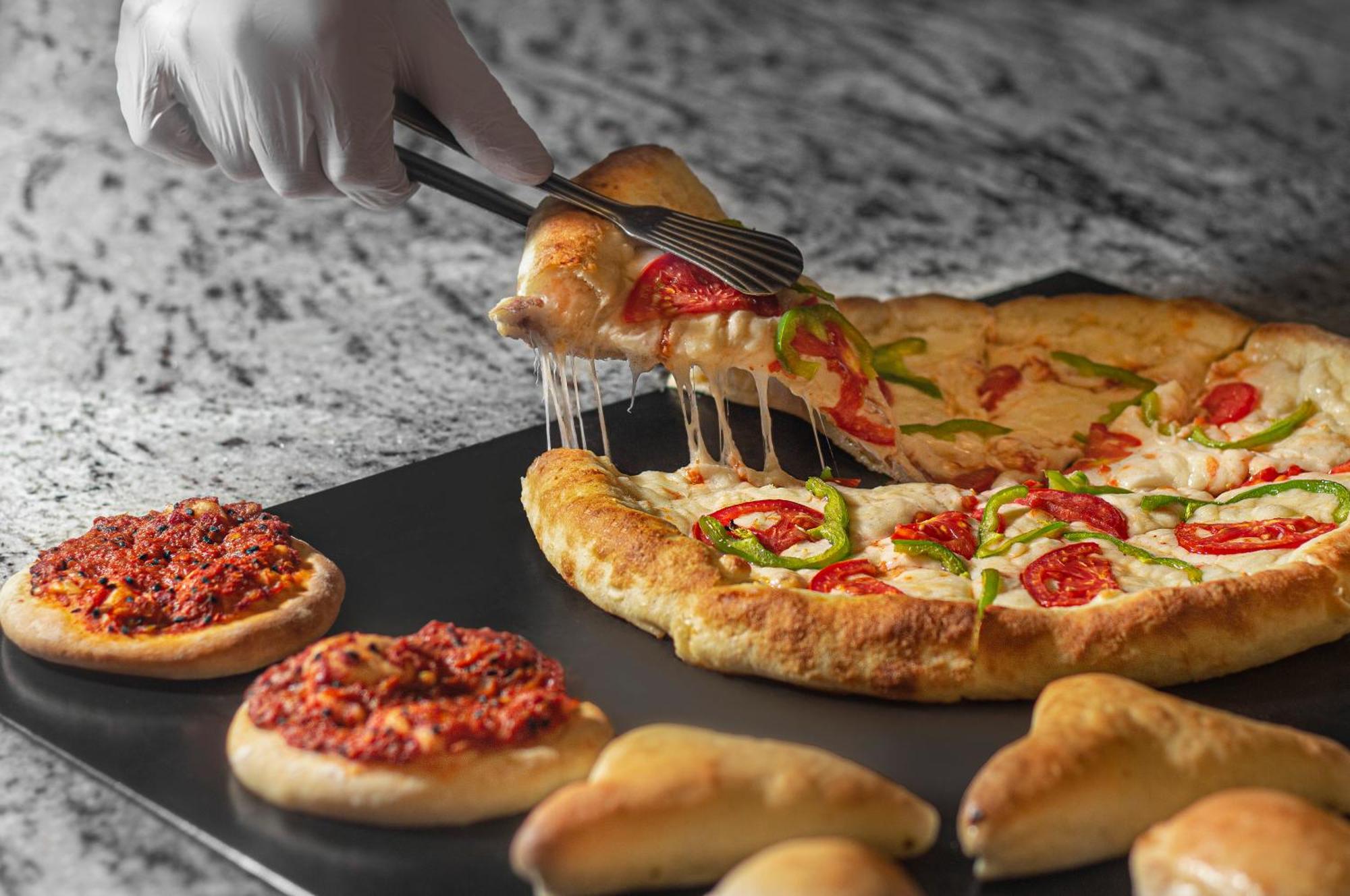 The V Luxury Resort Sahl Hasheesh Hurghada Extérieur photo Pizza